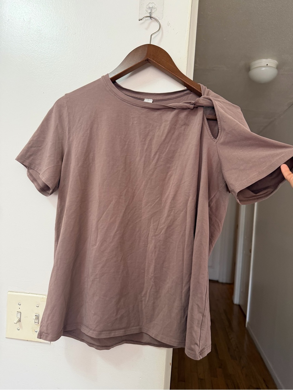 lululemon athletica Knot-Shoulder Tee in Mauve